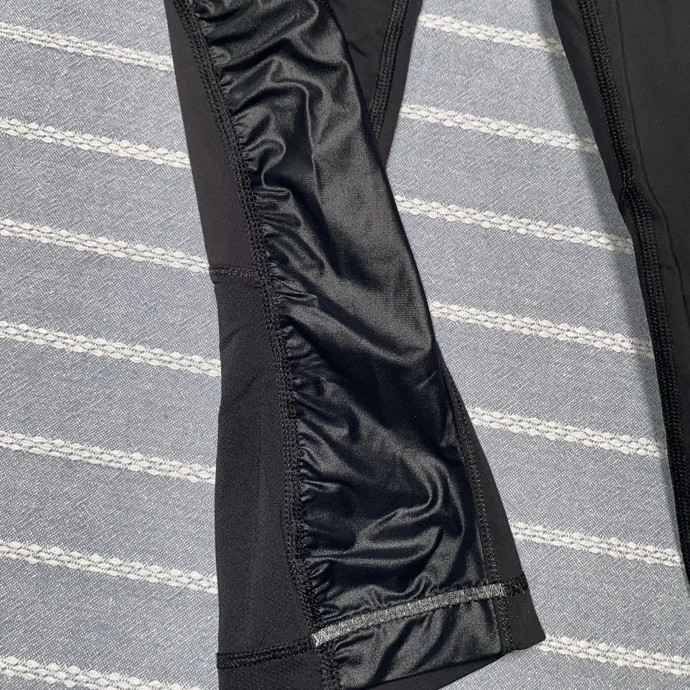 Lululemon Black Cropped Side Ruched Size 4 Women's Athletic